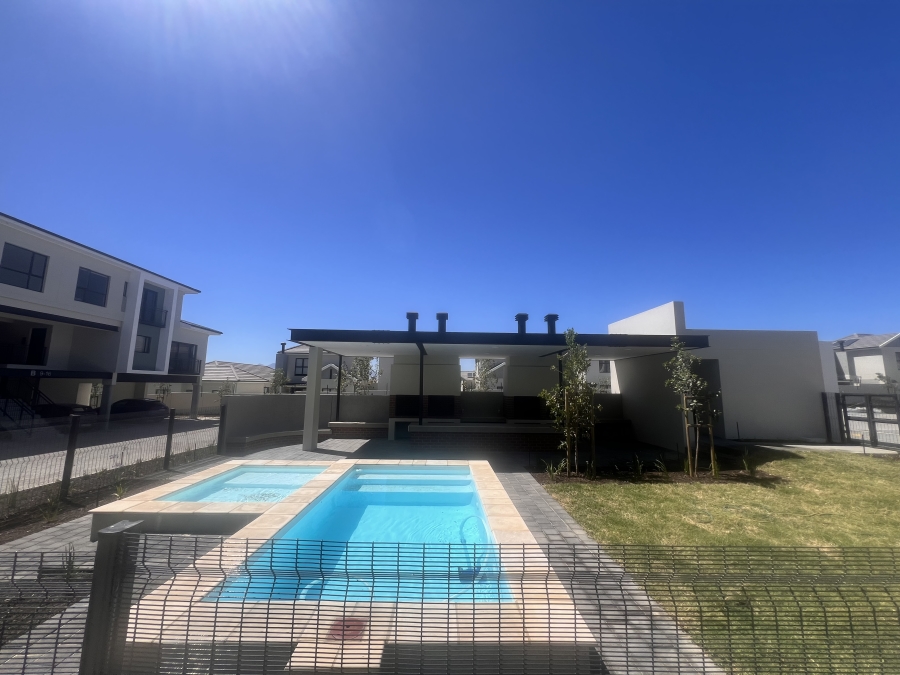 To Let 2 Bedroom Property for Rent in Cape Farms Western Cape